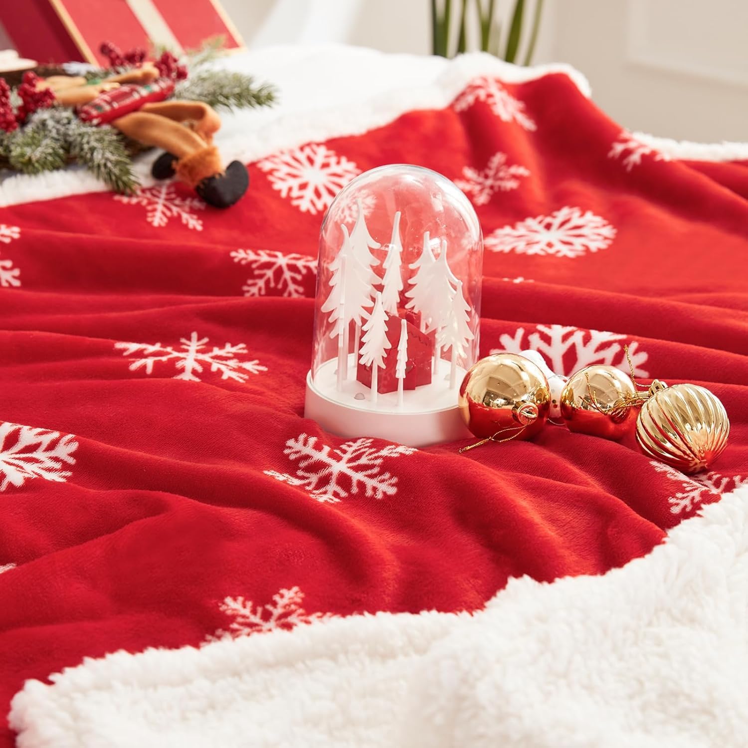 Red Snowflake Christmas Sherpa Throw Blanket 50x60